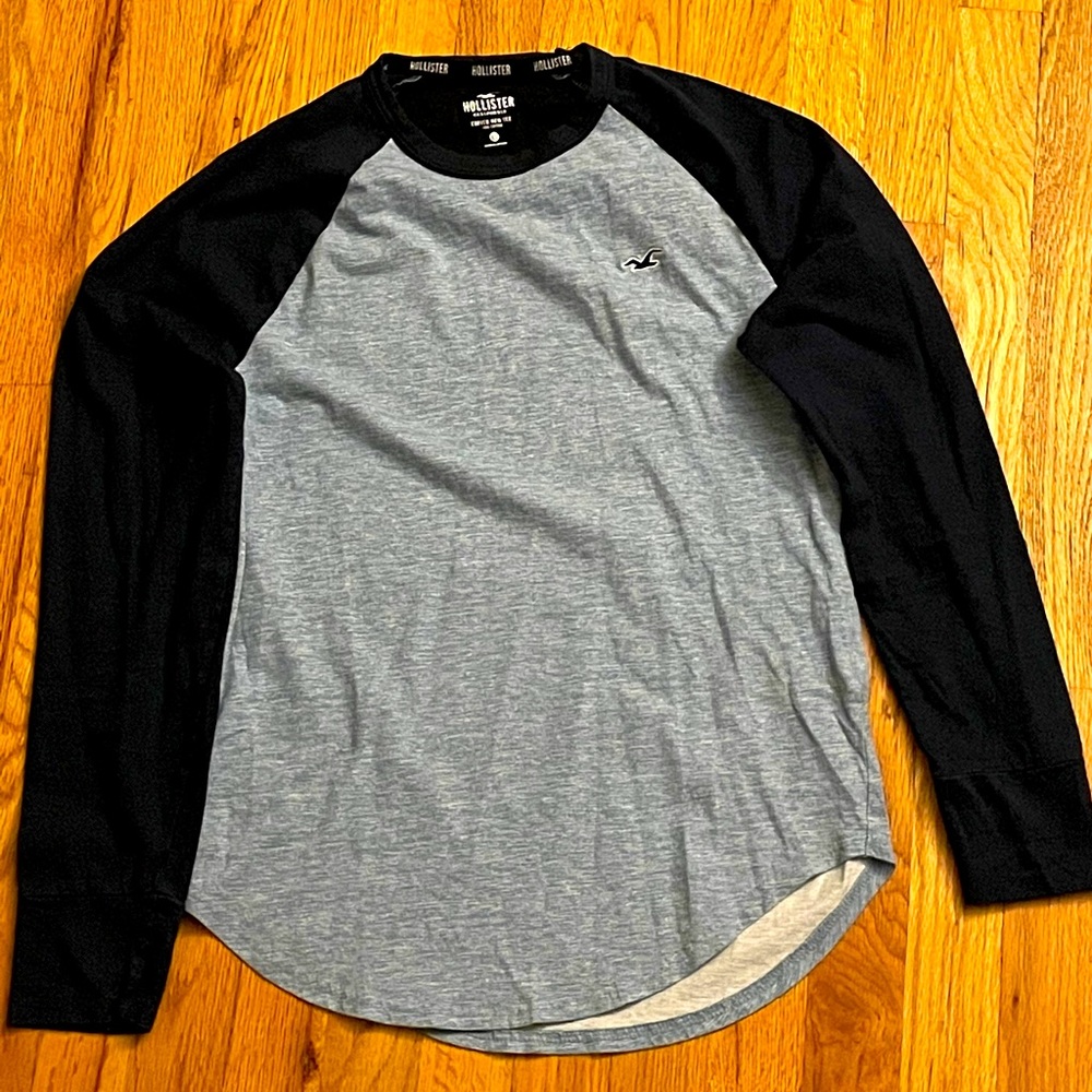 Light/Navy Blue Hollister